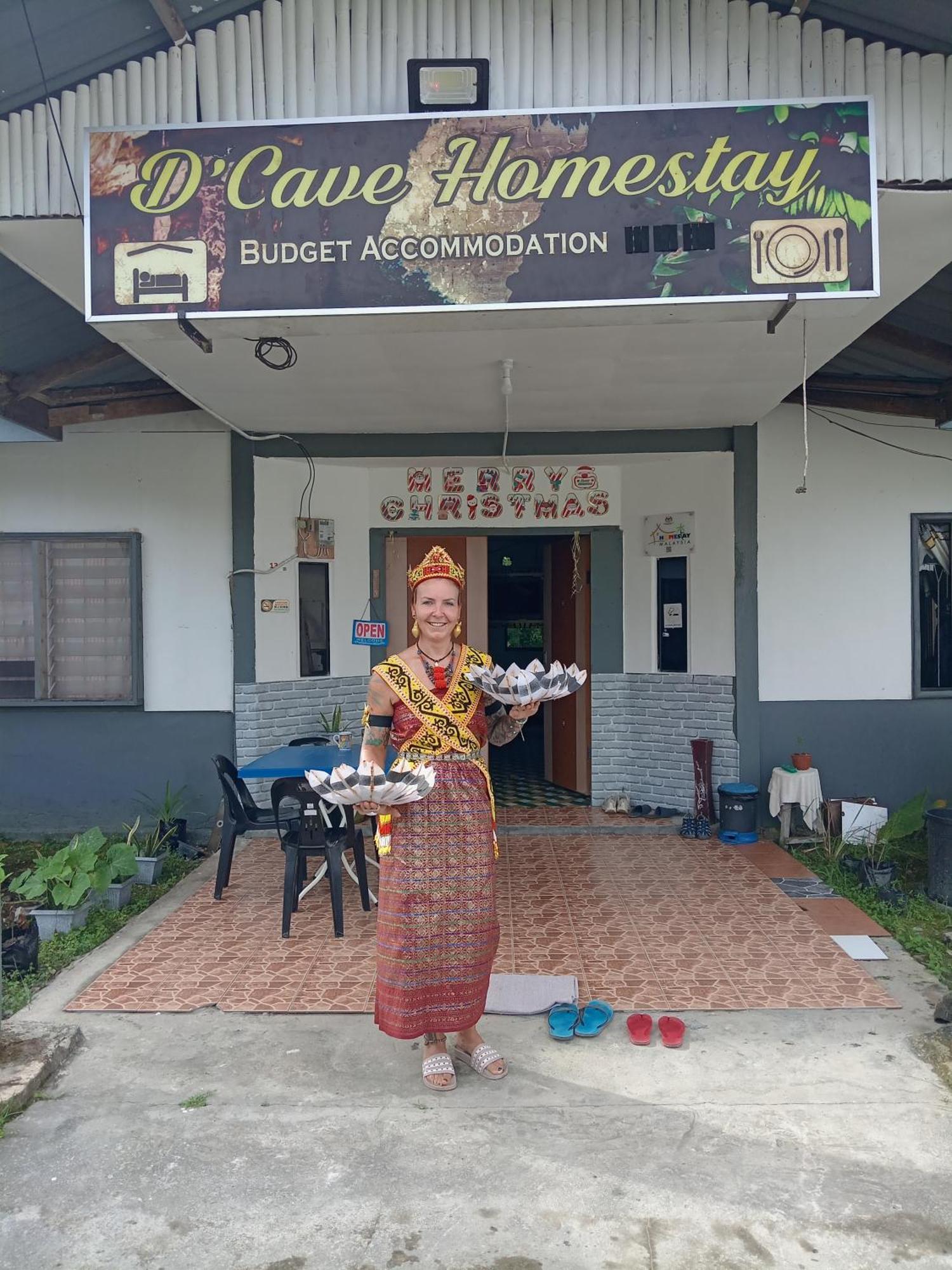 Mulu D Cave Homestay Zewnętrze zdjęcie