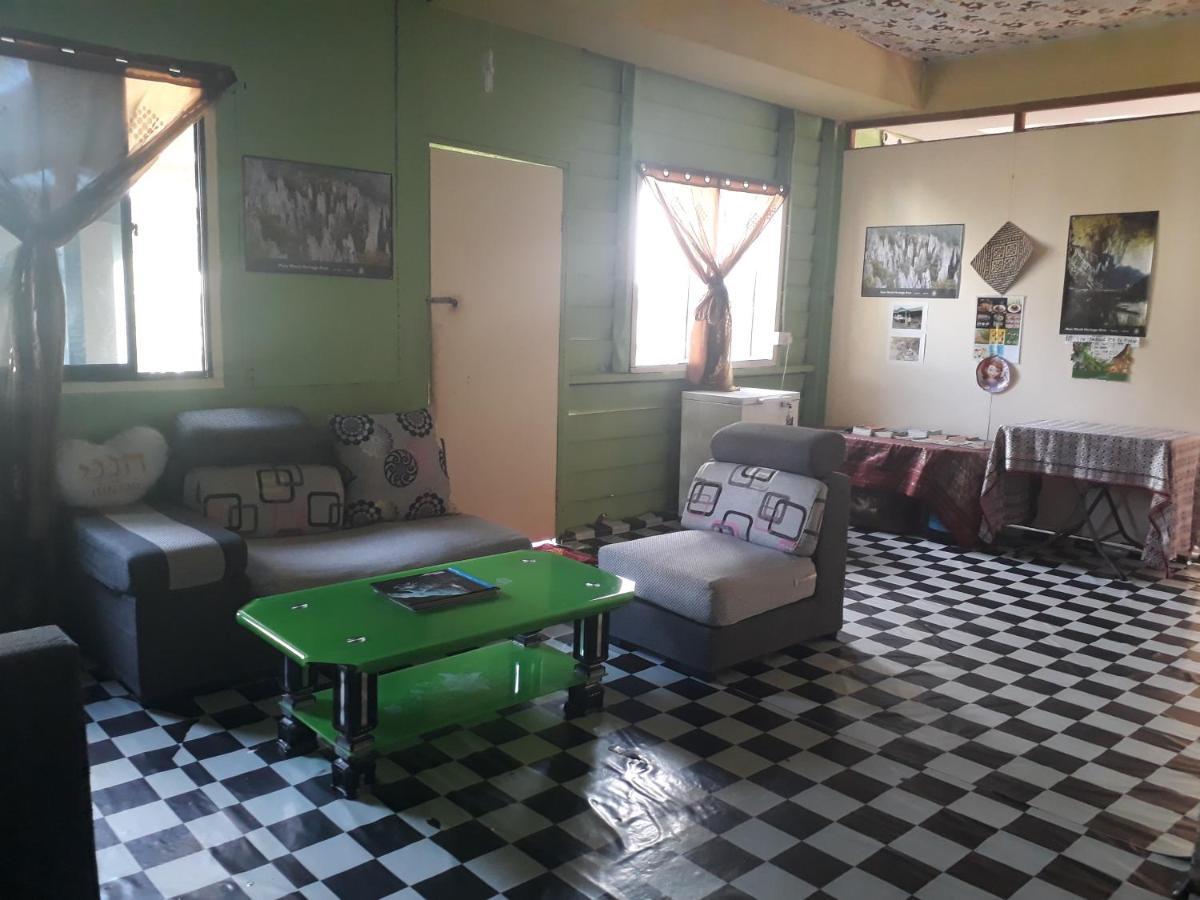 Mulu D Cave Homestay Zewnętrze zdjęcie